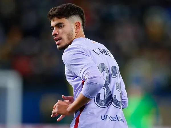 Barcelona umumkan tiga kasus positif lagi dalam skuat.