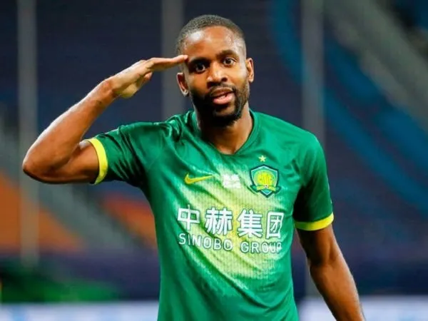 Barcelona dikabarkan tertarik untuk merekrut Cedric Bakambu.