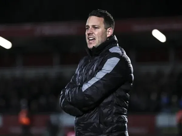 Pelatih Chesterfield, James Rowe (Sumber: IMAGO / PA Images)