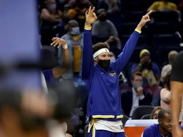 Kevin Durant turut senang lihat Klay Thompson bermain lagi.