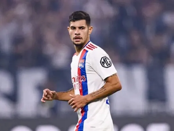 Juventus minati gelandang Lyon dan striker Zenit setelah kehilangan Chiesa.