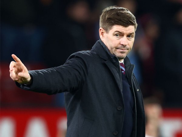 Usai Villa Dikalahkan MU, Steven Gerrard Tak Mau Salahkan VAR