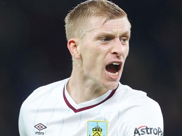 Burnley Kenang Momen 10 Tahun Ben Mee Bersama Klub