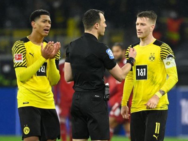 Curangi Borussia Dortmund, Wasit Der Klassiker Dapat Ancaman Pembunuhan