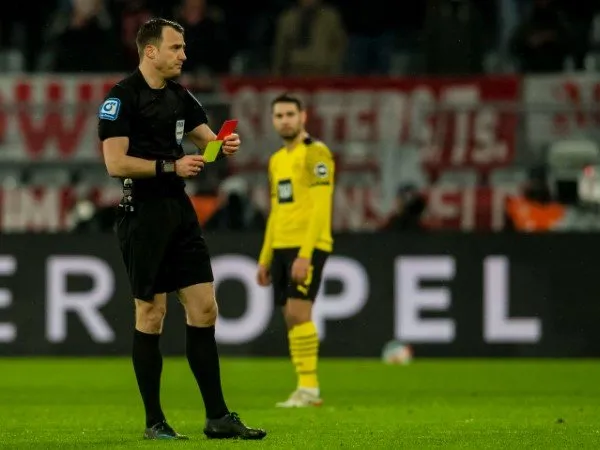 Wasit Felix Zwayer Berbagi Kisah Kengeriaan Usai Dituduh Curangi Dortmund
