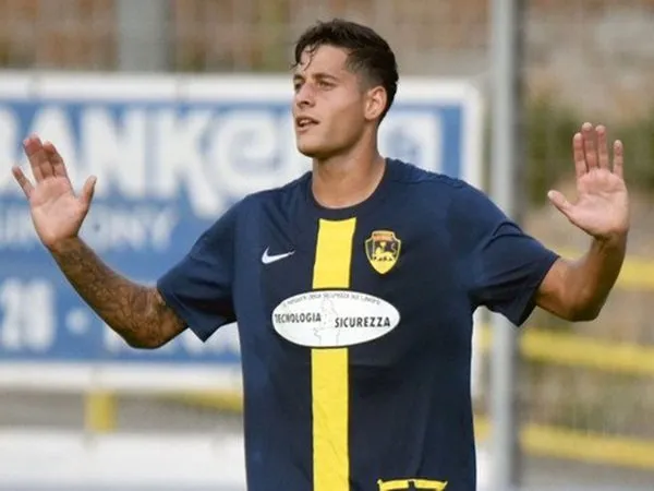 Lazio resmi pinjamkan Rossi ke Monopoli