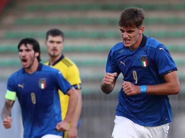 Tak Minat Rekrut Lucca, Milan Buka Jalan Untuk Juventus dan Fiorentina