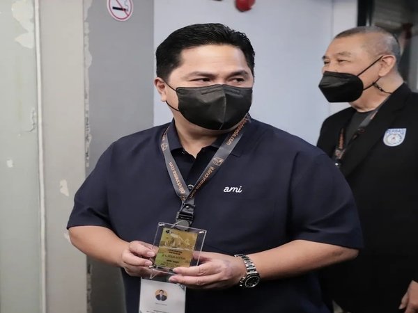 Menteri Erick Thohir Dapat Souvenir NFT Saat Hadiri Match IBL 2022
