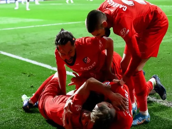 Atletico Madrid menang dramatis vs Valencia