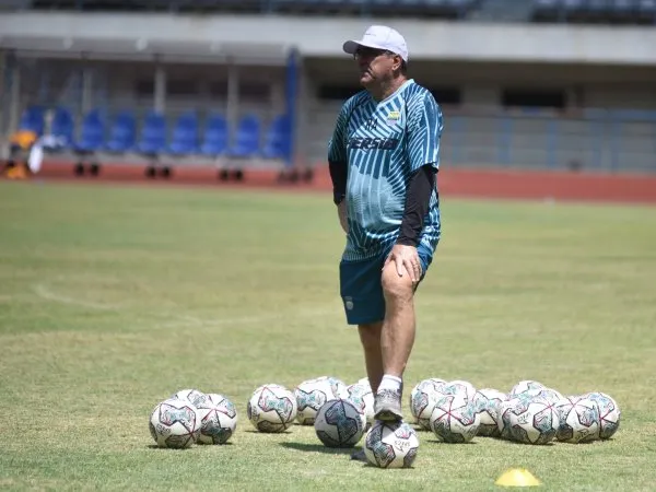 Meski Menaruh Hormat, Robert Siap Kalahkan Mantan Asistennya