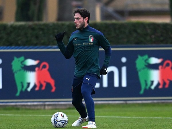 Calabria dan Locatelli Tinggalkan Kamp Latihan Italia, Mengapa?