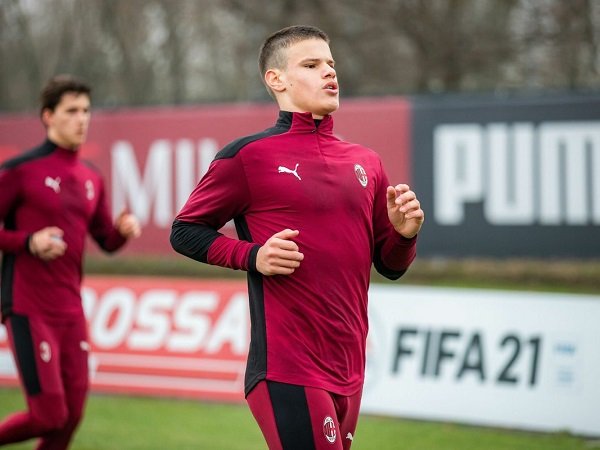 Kejutan! Bintang Primavera Milan Milos Kerkez Bakal Gabung AZ Alkmaar