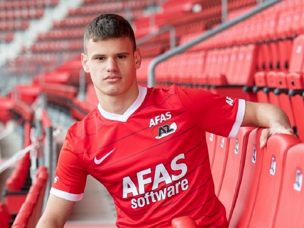 AZ Alkmaar Resmi Umumkan Transfer Milos Kerkez Dari Milan