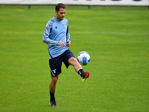 Lazio Siap Pinjamkan Riza Durmisi ke Sparta Rotterdam Januari Ini