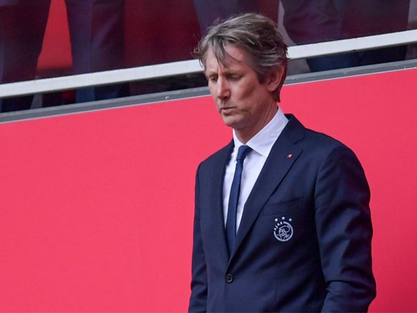 Edwin van der Sar Kecewa dengan Kelakuan Marc Overmars