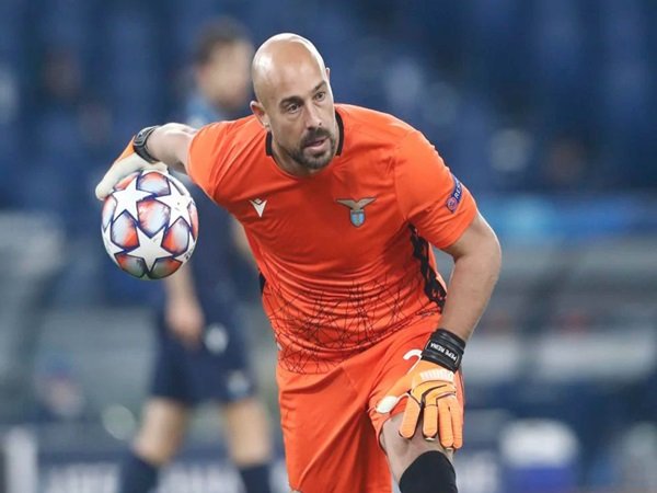 Pepe Reina Bertekad Buktikan Diri Jelang Lazio vs Milan