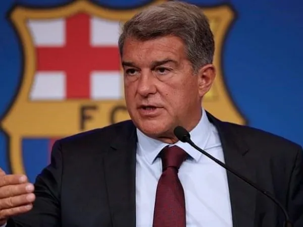 Joan Laporta kasih update soal kontrak Barcelona dengan Spotify.