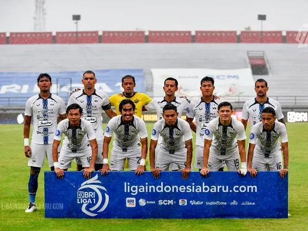 Pemain PSIS ketika berfoto bersama jelang pertandingan
