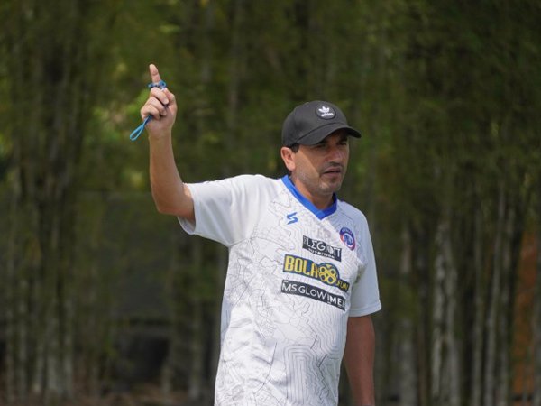 Almeida Jadi Pelatih Terbaik Liga 1 Periode Januari 2022