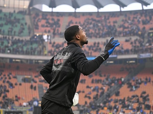 Maignan Tegaskan Gabung Milan Bukan Untuk Bikin Donnarumma Dilupakan