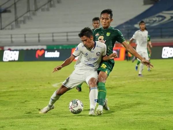 Laga Persebaya Surabaya kontra Arema FC di Derby Jatim