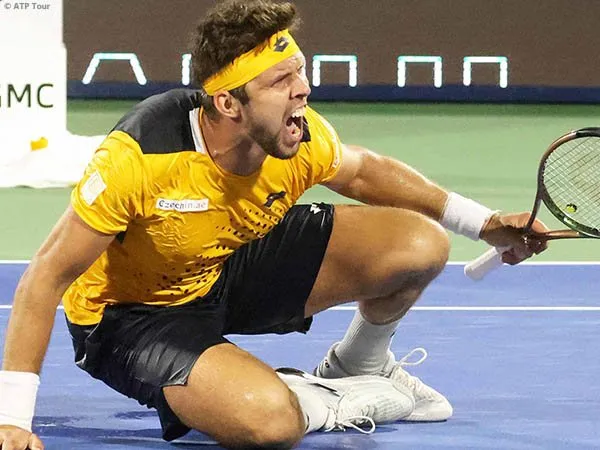 Suguhkan Kejutan, Jiri Vesely Permalukan Novak Djokovic Di Dubai