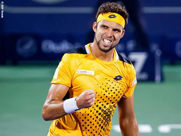 Jiri Vesely depak Denis Shapovalov dari semifinal di Dubai musim 2022