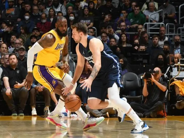 Luka Doncic Bawa Mavericks Permalukan Lakers di Crypto.com | Liga Olahraga