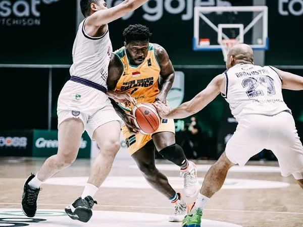 Kekurangan pemain jadi alasan Jerry Lolowang saat kalah dari Rans PIK Basketball.