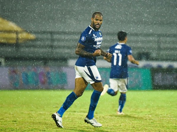 Diguyur Hujan Deras, Persib Sukses Taklukkan Persiraja 3-1