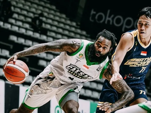 Satya Wacana Saints Salatiga lagi-lagi tumbang dari hadapan Pacific Caesar Surabaya.