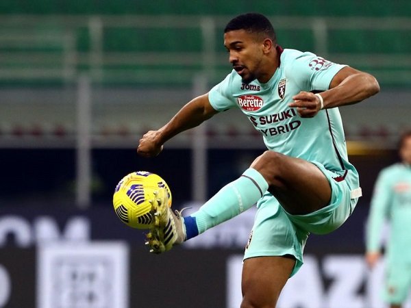 Kejar Bek Torino Gleison Bremer, Milan Siap Barter Tiga Bintang Ini