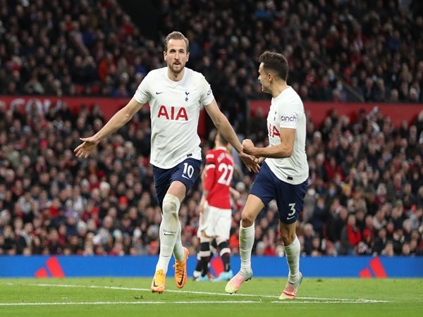 Cetak Gol vs Man United, Vertonghen Beri Pujian Pada Harry Kane