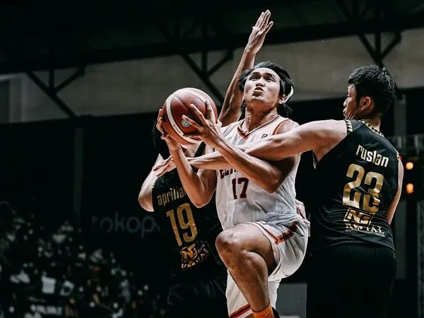 NSH Mountain Gold dipaksa menyerah dari tangan Pelita Jaya Bakrie.