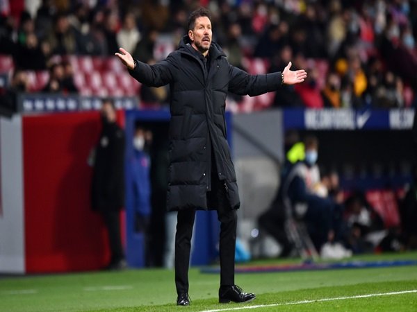 Gary Neville Terus Terang Ingin Simeone Latih Manchester United