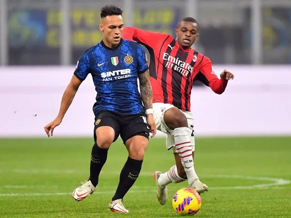 Pemain Inter Milan dan AC Milan.