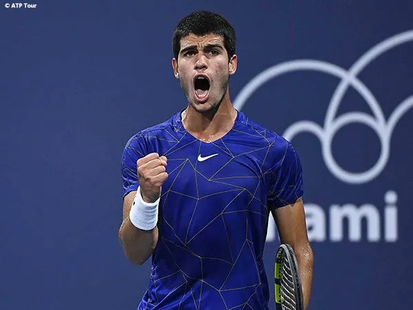 Carlos Alcaraz pertahankan performa impresif demi kemenangan pertama di Miami musim 2022