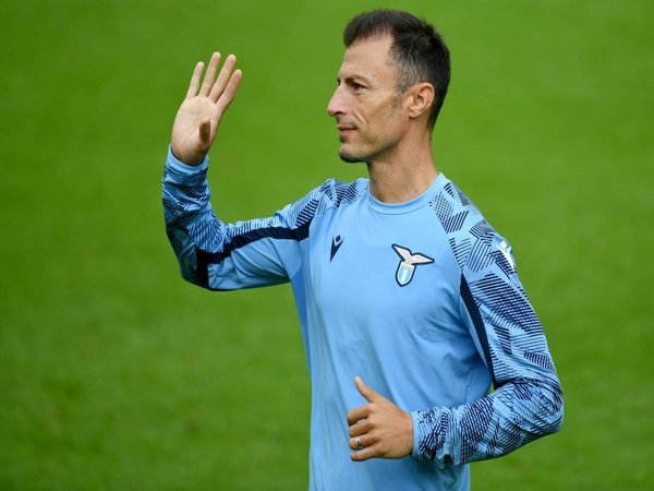 Belum Mau Pisah, Lazio Siapkan Kontrak Baru Stefan Radu