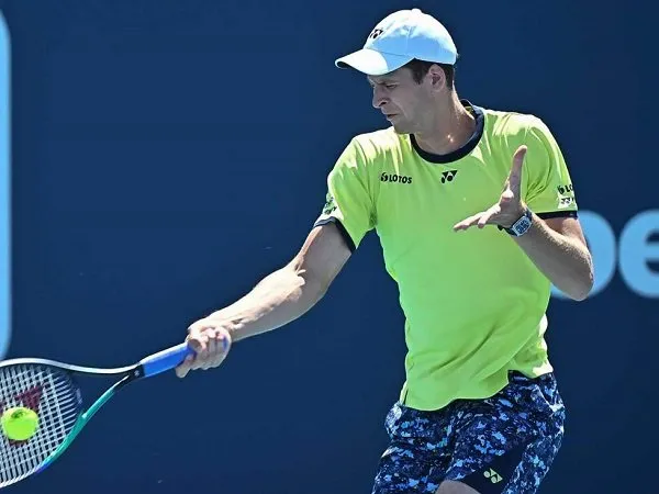 Hubert Hurkacz lumpuhkan Aslan Karatsev demi babak 16 besar Miami Open 2022