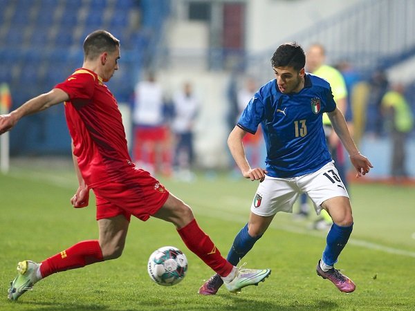 Milan Bakal Jual Ballo-Toure dan Rekrut Fabiano Parisi Sebagai Gantinya