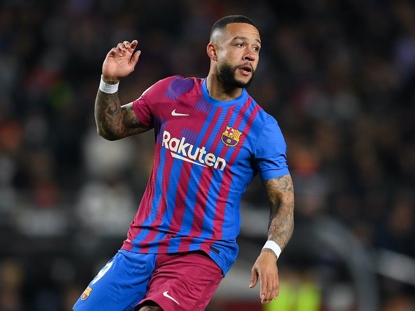 Ingin Perkuat Lini Serang, Milan Pantau Situasi Depay Bersama Barcelona