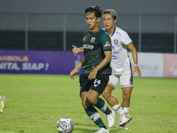 Hanis Saghara resmi diperkenalkan sebagai pemain anyar Arema FC