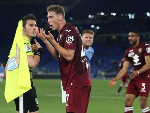 Ingin Dibajak Milan, Torino Tertekan Perpanjang Kontrak Mergim Vojvoda