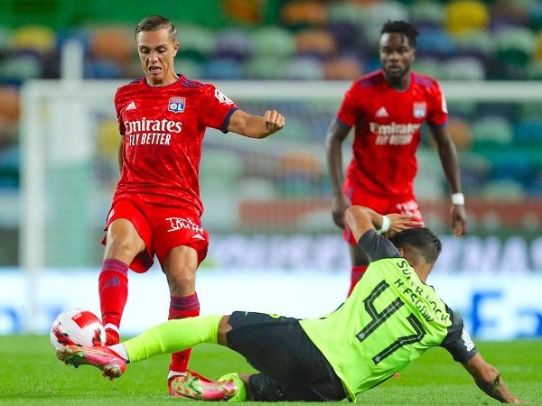 Milan Naksir Berat Gelandang Lyon Maxence Caqueret