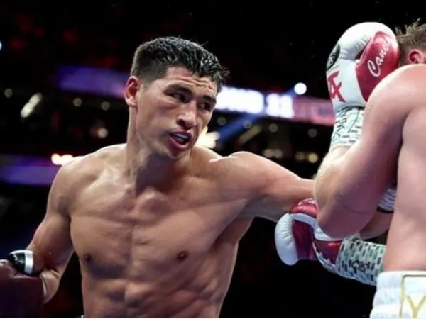 Dimitry Bivol Buktikan Terbaik di Kelasnya Usai Tumbangkan Canelo