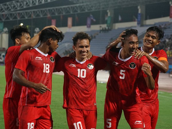 Penyelamatan Ernando Ari dan Brace Witan Bawa Timnas Indonesia U-23 Bangkit