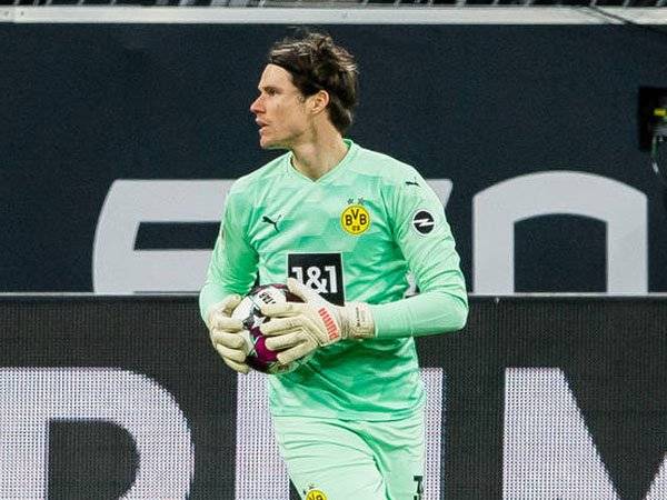 Marwin Hitz Putuskan Hengkang, Borussia Dortmund Krisis Penjaga Gawang