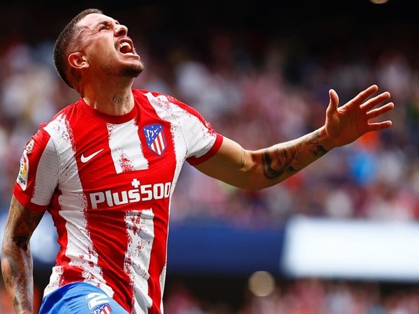 Atletico Madrid Ditahan Imbang Sevilla, Gimenez Kritik Performa Wasit