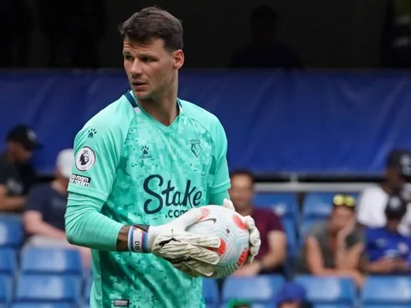 Kiper Watford, Daniel Bachmann.