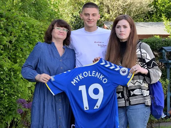 Mykolenko Bertemu Para Pengungsi Konflik Ukraina